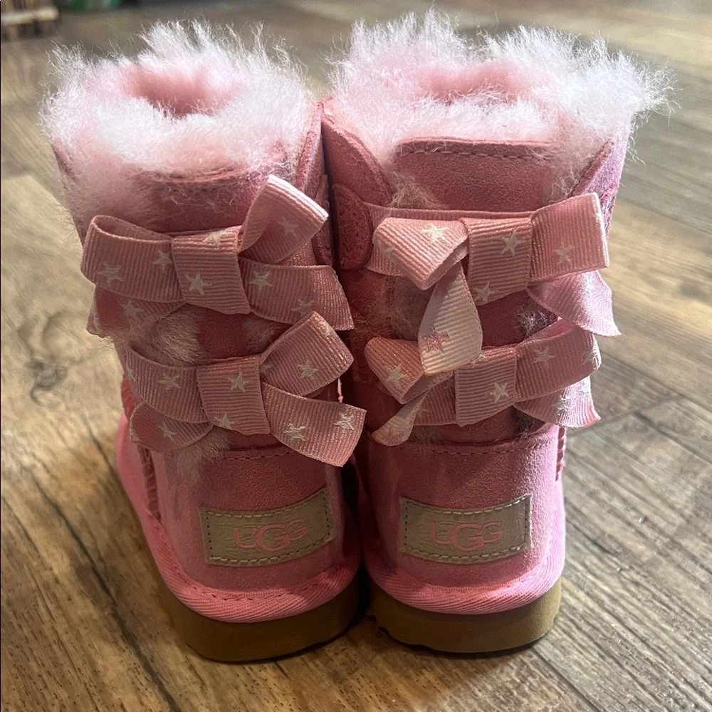 NWOT UGG Bailey Bow Boot Star